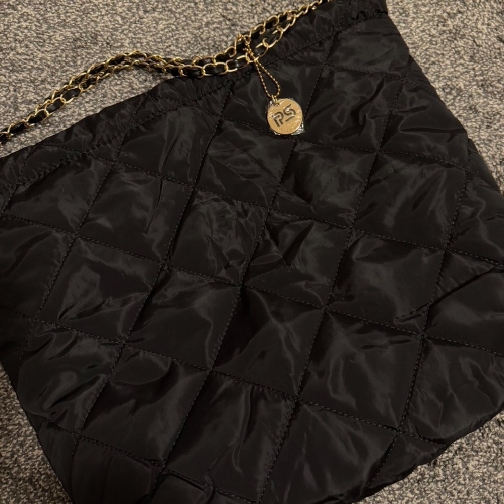 NWT Black quilted shoulder bag with gold chain strap tote